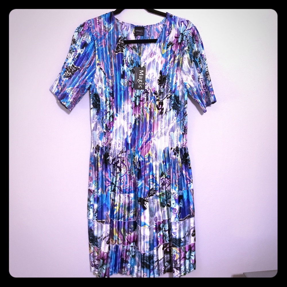 Satin Mini Pleats - Half Sleeve Dress